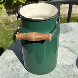 Kanna, mjölkkanna i emalj olika färger, vintage