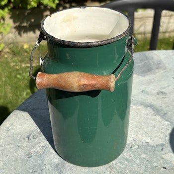 Kanna, mjölkkanna i emalj olika färger, vintage