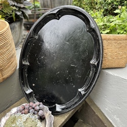 Bricka i svart oval metall, vintage