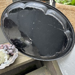 Bricka i svart oval metall, vintage