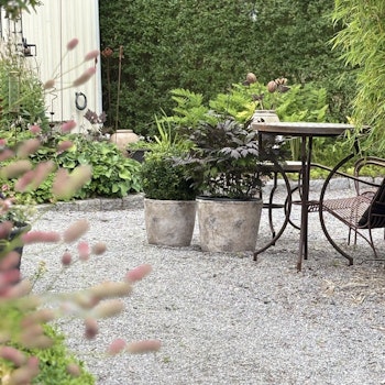 Kruka i gråbeige cement, två storlekar, Olsson Jensen