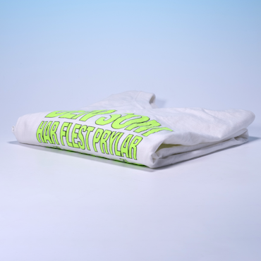 T-Shirt - Den Som Har Mest Prylar När Han Dör Vinner! - 80-tal - Basic - XL