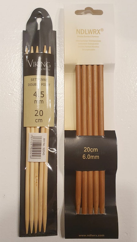 Strumpstickor i metall och bambu/trä