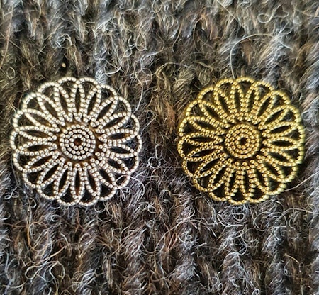 Metallknapp ca 17mm-AntikSilver- eller brons- blomma