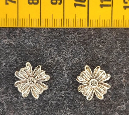 Metallknapp 15mm-AntikSilver-4blads blomma