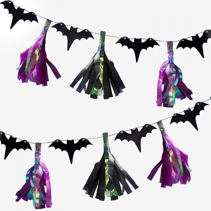 Girlang Bat Tassel