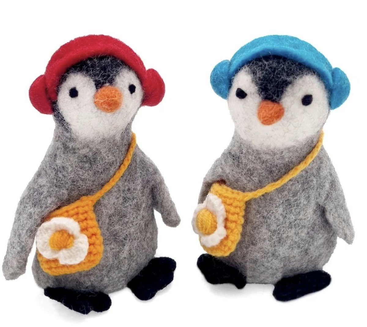 2 handtovade pingviner med hörlurar och väska, äggvärmare, handdocka, maskot, deko. Fair Trade.