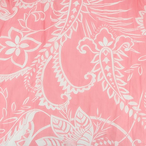 Tunn & mjuk sjal i bomull, pink med vitt slingrande blomstermönster. 180 x 50 cm. Närbild. Underbart accessoar på våren och sommaren. Fair Trade från Indien.