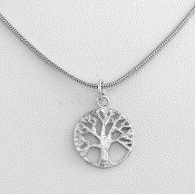 Hängsmycke i filigrant silver, motiv Livets träd. Konsthantverk från Peru för Fair Trade. Anden Arts.