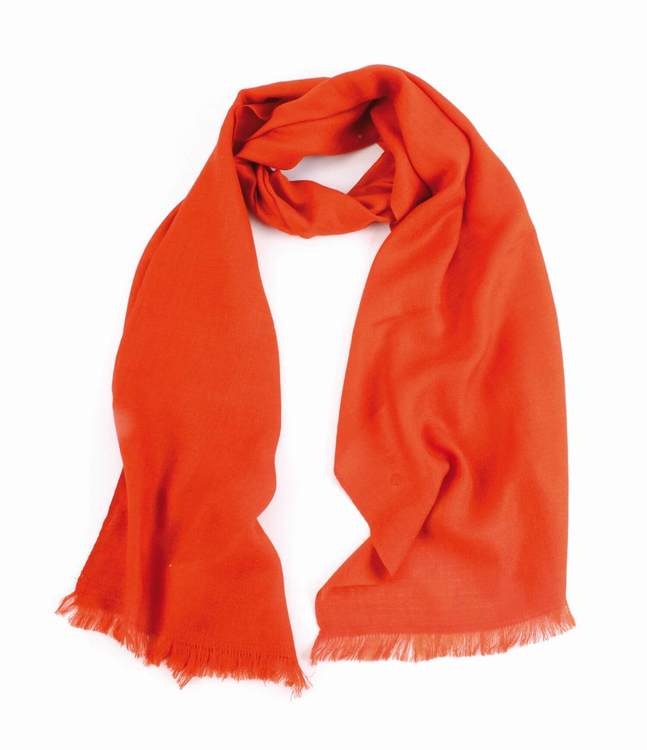 Sjalv eller scarf i vackert orange färg, 80% kaschmir, 20% siden. 40x180cm. Fair Trade från Indien.