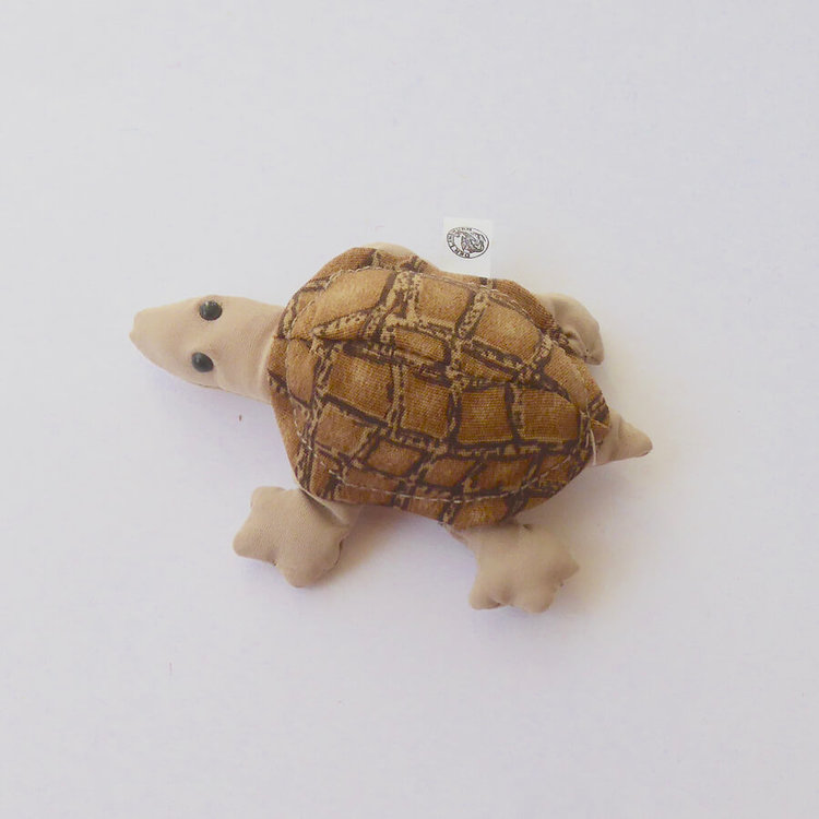 Sanddjur, brun sköldpadda, 6 cm ca 30 g. Maskot, originell liten present. Fair Trade.