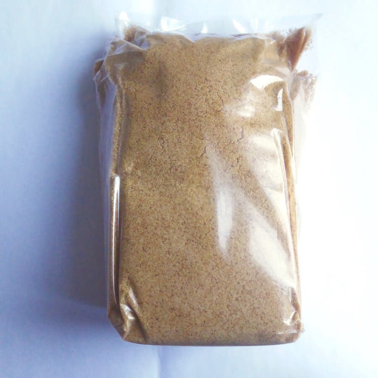 Oraffinerat fullrörsocker från Ecuador. Fair Trade och ekologiskt. Bild på påse med socker för att visa sockrets bruna färg.