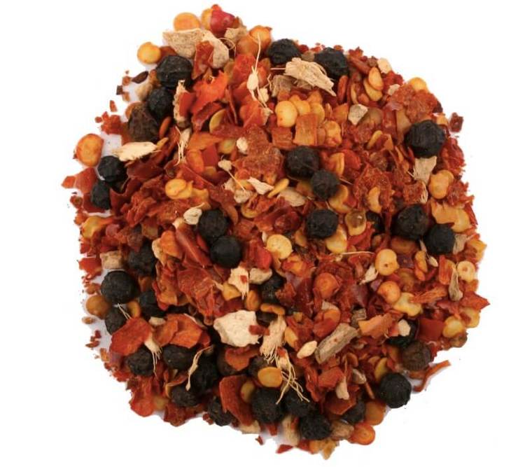 Zulu-chili är en stark blandning av chili, svartpeppar, rosépeppar och ingefära. Till grillat och grytor. Fair Trade.