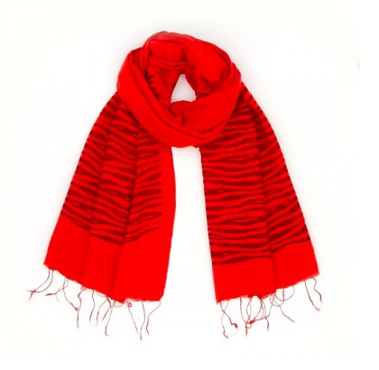 Sjal eller scarf i klarröd färg med zebra-mönster. Material viskos & siden/silke. Handvävd för Fair Trade i Vietnam.