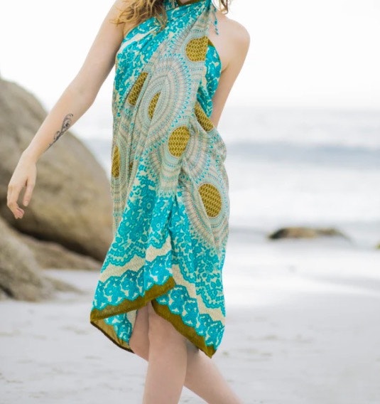 Vacker strandklädsel, sarong med Mandala-motiv. Härlig sommarkänsla. Fair Trade från Thailand, paigh.