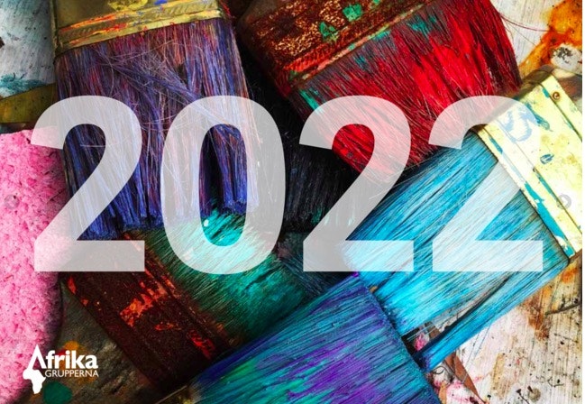Väggalmanacka 2022 Afrikagrupperna. Med samtidskonst från unga konstnärer från södra Afrika.