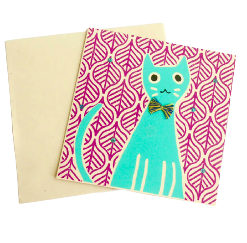Brevkort Katt med krawatt av bomullstrådar, dekorerat med små paljetter. Handgjort, Fair Trade.