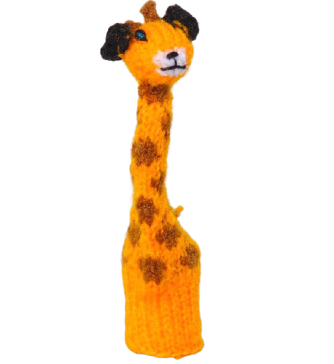 Fingerdocka, sö en giraff, av handstickat alpackagarn. En leksak som stimulerar språk, fantasi och gemenskap. Fair Trade från Peru.