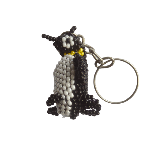 Nyckelring smycke av små glaspärlor, pingvin, kejsarpingvin. Fair Trade Guatemala. Från sidan.