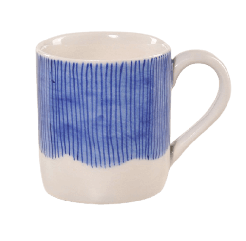 Mugg, kopp handgjord beige-blå keramik, handmålat mönster med mörkblå linjer. Fair Trade Vietnam..