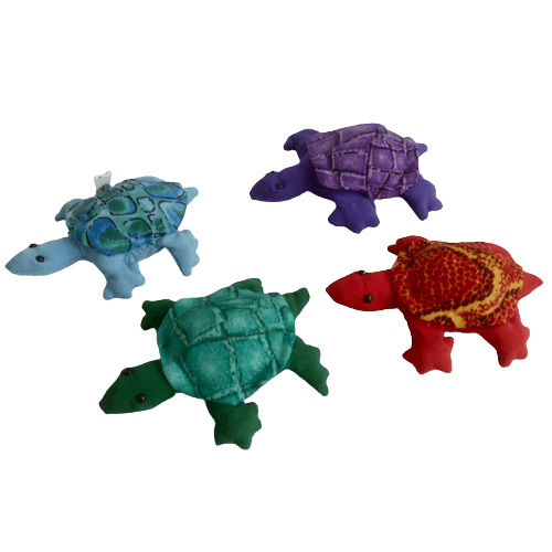 fyra små sköldpaddor i olika färger. Sanddjur gjorda av tygrester och fyllda med finsand. Fair Trade.