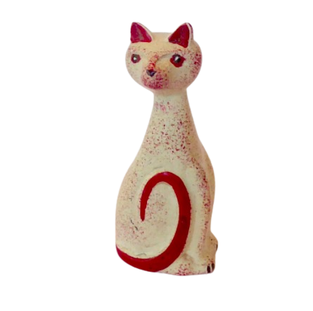 Katt i täljsten, naturfärg och röd. Katten sitter och tittar nyfiken på dig. Fair Trade från Kenya.