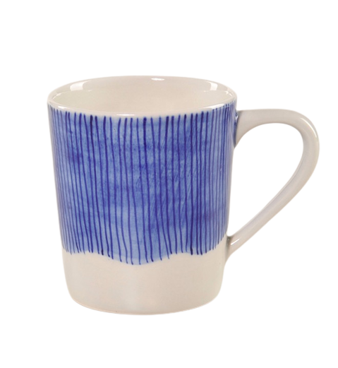 Kaffekopp i beige keramik, blå ränder i övere delen. Handgjord och handmålad. Fair trade från Vietnam.