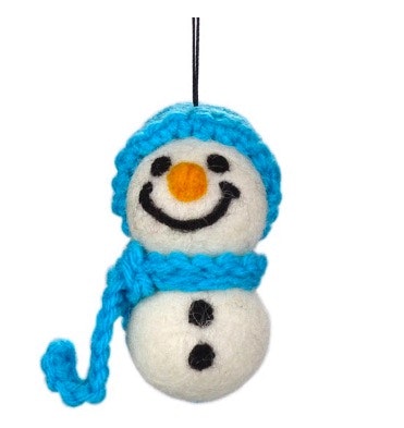 Julhänge Snögubbe mini, ljusblå mössa och halsduk, glatt uppsyn, tovat dekohänge