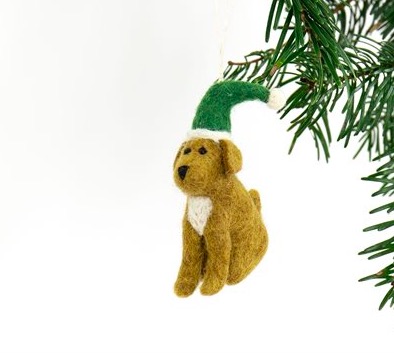 Julhänge Dog Santa / Brun-vit hund med grön tomteluva, tovad, Afroart.