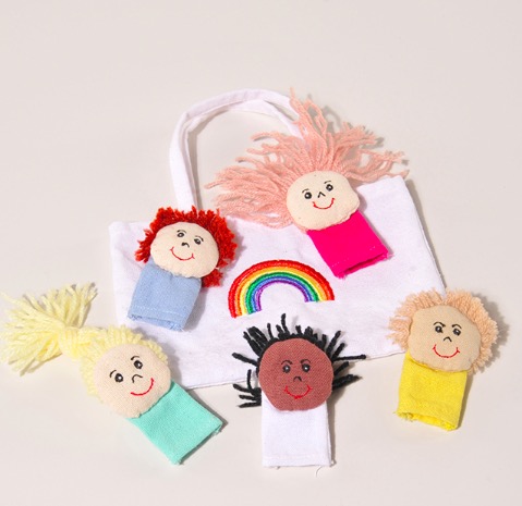 Fingerdockor Världens barn, 5 handsydda små dockor, med väska, bomull. Fair Trade.