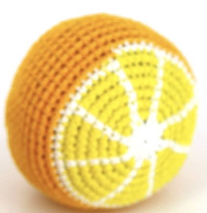Antistress, jongleringsboll som liknar en liten apelsin, handvikrad för Fair Trade i Guatemala.