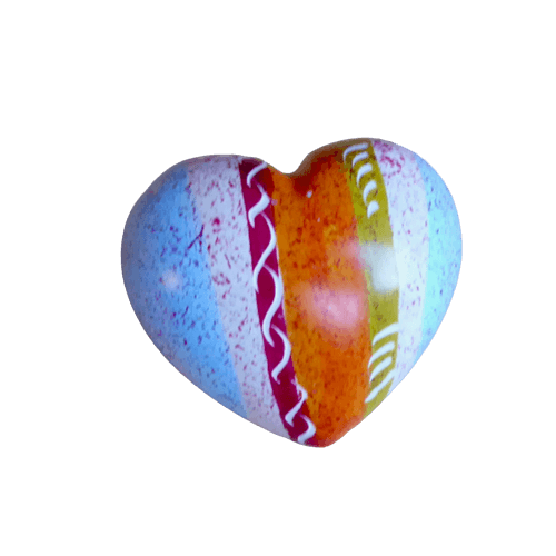 Hjärta med ristat och målat mönster, täljsten, Kenya, Fair Trade.