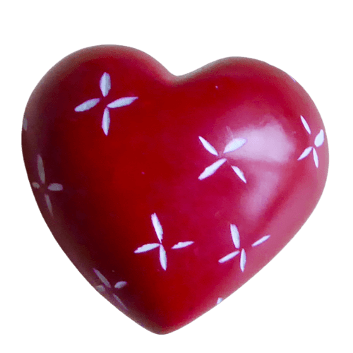 Hjärta, rött med mönster, täljsten. Handgjort i Kenya, Fair Trade.