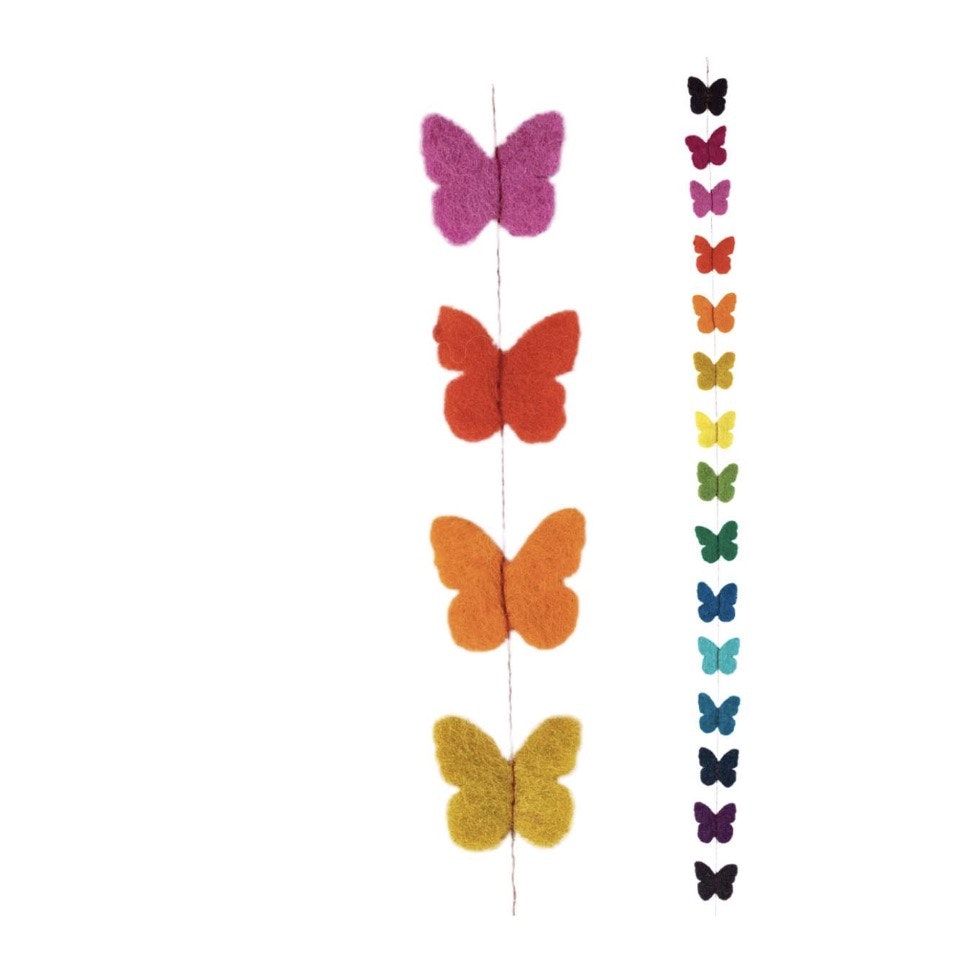 Girlang 150 cm med många små fjärilar i olika färger. Handtovad i Nepal för Fair Trade.