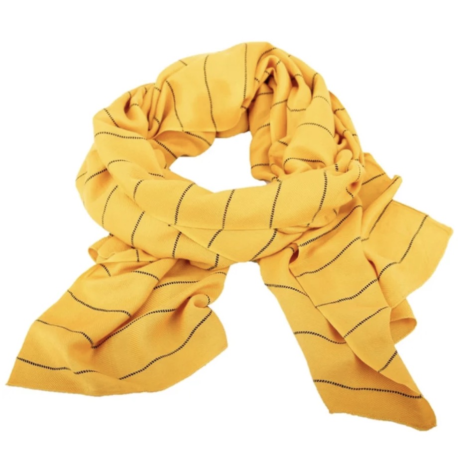 Solgul sjal med nålränder, i bomullsviskos. 180x65cm. Elegant, lätt att bära. Fair Trade.