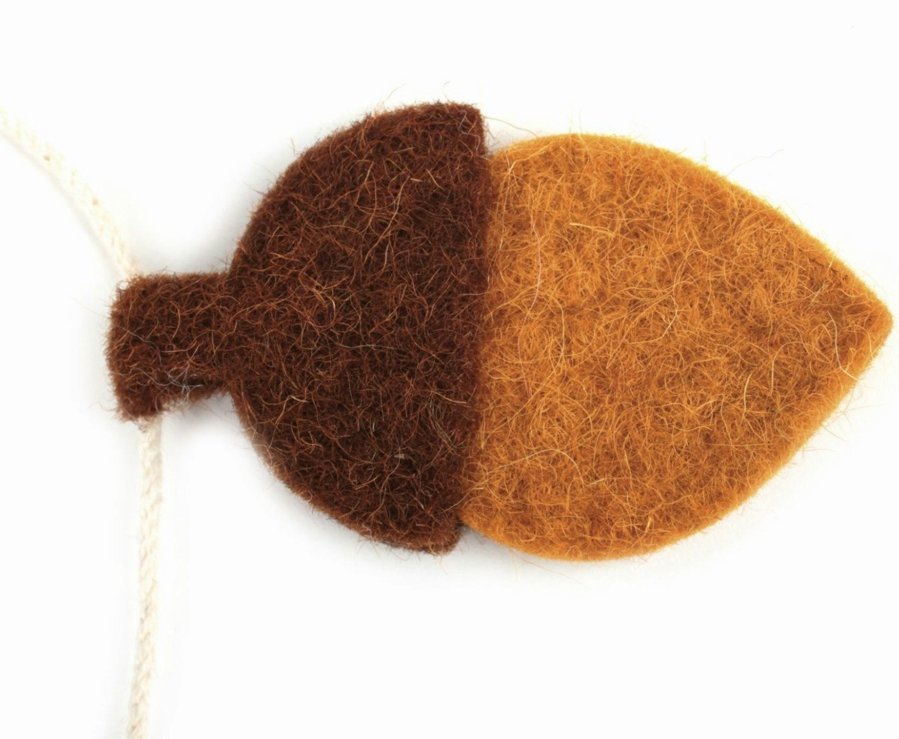 Tovad höstgirlang, detaljbild ekollon. Fair Trade, Indien.