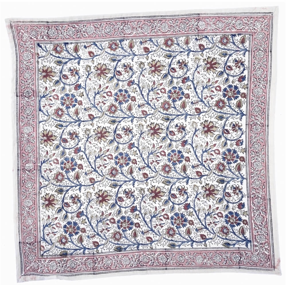 Kalamkari halsduk, kvadrat 55x55cm, ljusrött blomstermönster i blocktryckteknik. Fair Trade Indien.