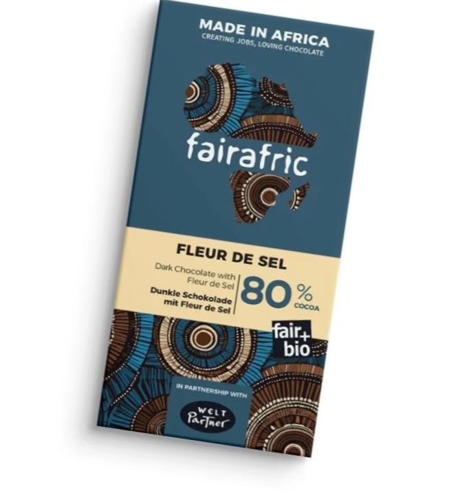 Fairafric mörk choklad med 80% kakao och med havssalt. Producerad i Ghana med rörsocker från Mocambique och havssalt från Atlanten. Omslagsbild inspirerad av tradionella tygmönster.