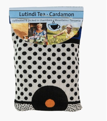 Svart te med kardemumma, i Kanga-tyg