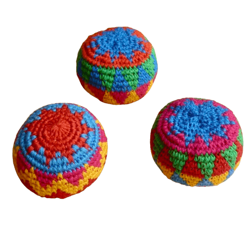 3 virkade jongleringsbollar, antistressbollar. Med triangel, sicksackmönster i flera färger. Storlek ca 5 cm. Fair Trade  Guatemala.
