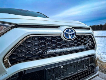 Lazer Linear 18 Grillkit Toyota RAV4 plug-in hybrid