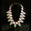 Halsband/örhängen i silvermetall med ljus rosa glasstenar. Art 18.