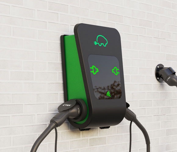 CTEK Chargestorm Connected laddbox på vägg