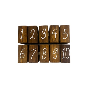 Bordsnummeraskar i trä siffror 1-10
