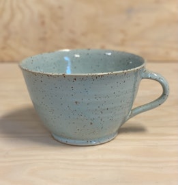 Ljusblåturkos mugg med lavaprickar