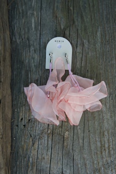 BOW19 || ÖRHÄNGE Flowy rosa