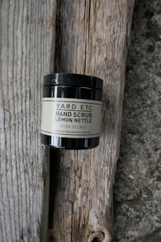 YARD ETC || HAND SCRUB LEMON NETTLE