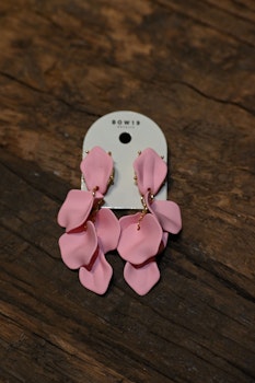 BOW 19 || ÖRHÄNGEN Löv rosa