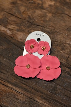 BOW 19 || ÖRHÄNGE Blomma korall