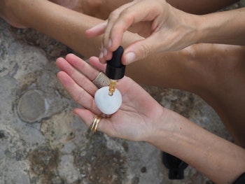 LOVE & STONES || RAW CERAMIC & CRYSTAL DIFFUSER